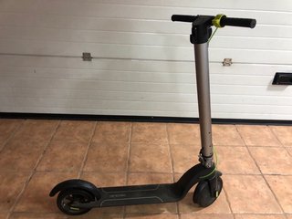 Patinete eléctrico Cecotec modelo bongo serie A