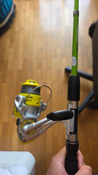 Caña de pesca y carrete Stark 200 V