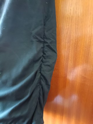 Top negro con abalorios