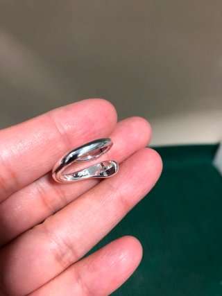 Set di 4 gioielli con orecchini, bracciale e anello