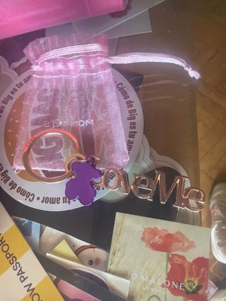 Perfume Tous Love Me, Neceser y Llavero
