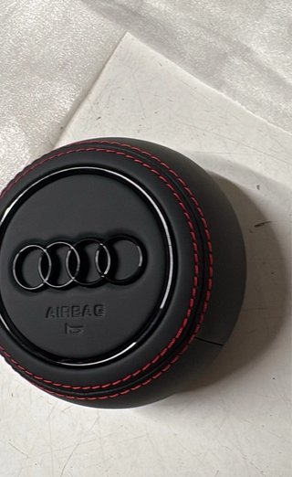Copri airbag Audi in pelle con cuciture rosse