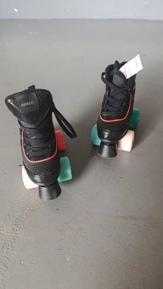 Patines negros con ruedas de colores talla 29