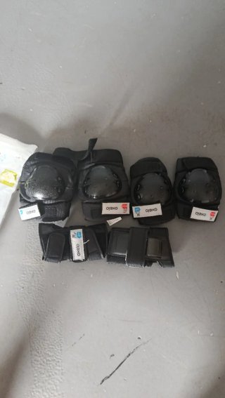 Patines negros con ruedas de colores talla 29