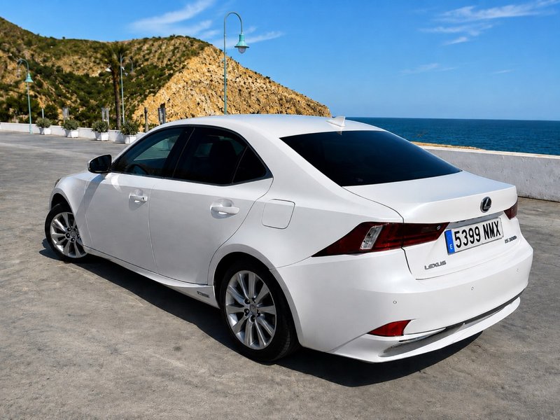 Lexus IS 2014 - foto 1