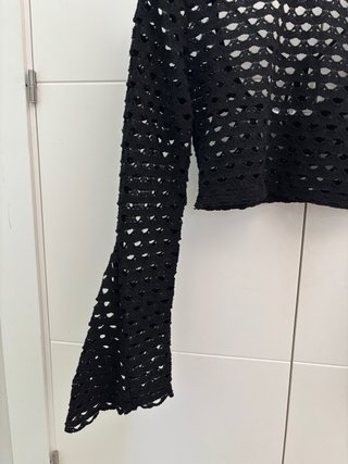 Top crochet Bershka negro manga acampanada