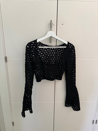 Top crochet Bershka negro manga acampanada