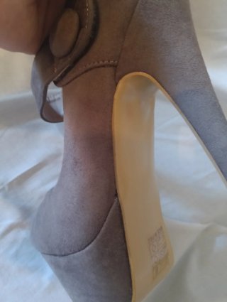 Zapatos de tacón marrón con tira