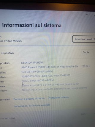 Asus Vivobook 17 pollici AMD Ryzen 5 3500u