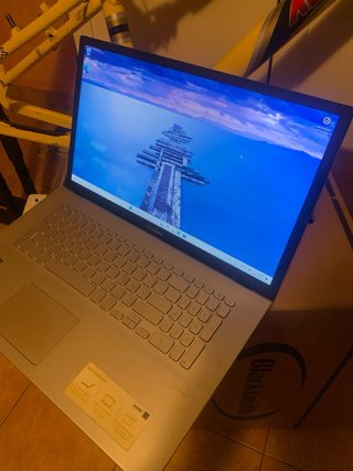 Asus Vivobook 17 pollici AMD Ryzen 5 3500u
