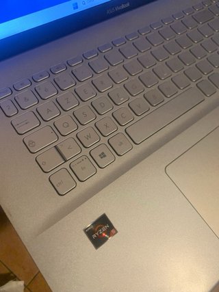 Asus Vivobook 17 pollici AMD Ryzen 5 3500u