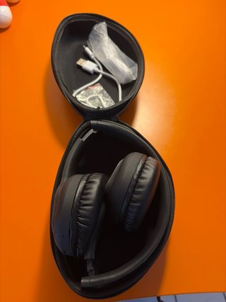Set cuffie + caricatore e custodia