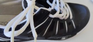 Zapatillas deportivas negras y blancas