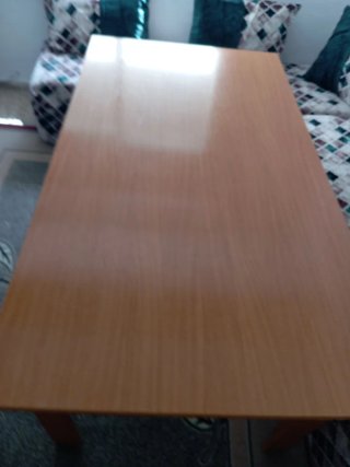 Mesa de comedor de madera