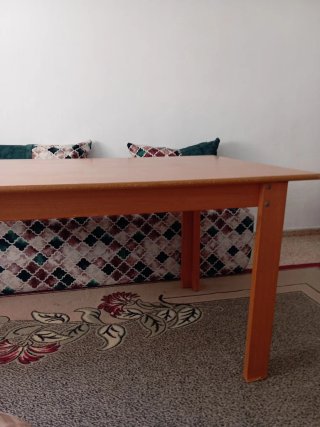 Mesa de comedor de madera