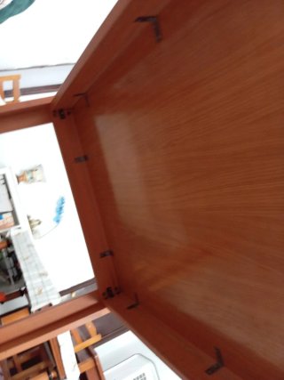 Mesa de comedor de madera