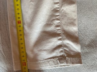 Pantalón pitillo beige