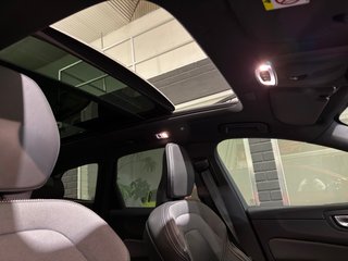 Volvo XC60 B4 Rdesing mild-hybrid techo solar