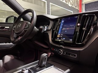 Volvo XC60 B4 Rdesing mild-hybrid techo solar