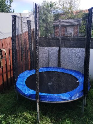 Trampolín con red de seguridad