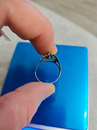 Anillo Oro 18k con Piedra Roja