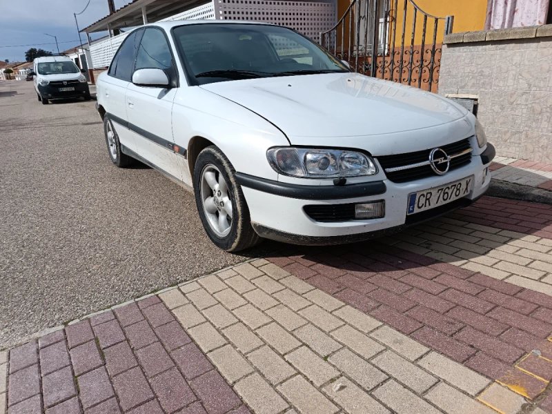 Opel Omega 2000 - foto 1