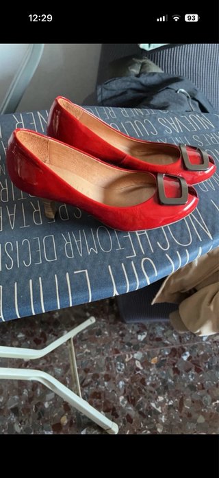 Scarpe in vernice rosse con fibbia