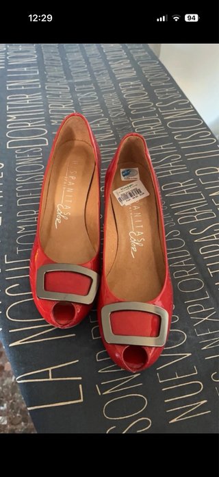Scarpe in vernice rosse con fibbia