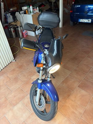 Moto Honda CBF 250 249cc (Maleta, casco y guantes)