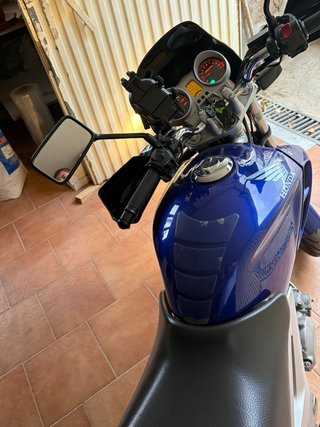 Moto Honda CBF 250 249cc (Maleta, casco y guantes)