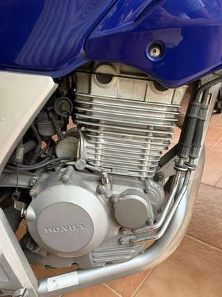 Moto Honda CBF 250 249cc (Maleta, casco y guantes)