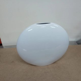 Jarrón de diseño blanco y gris
