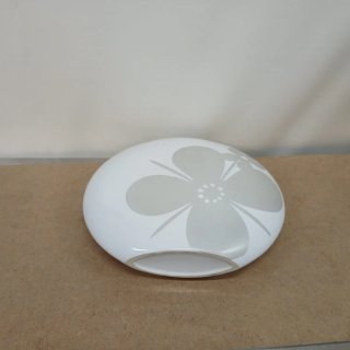 Jarrón de diseño blanco y gris