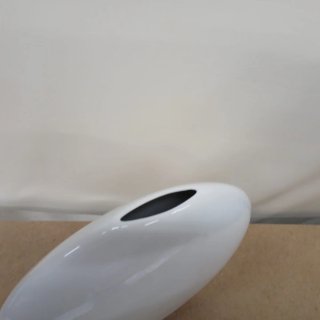 Jarrón de diseño blanco y gris