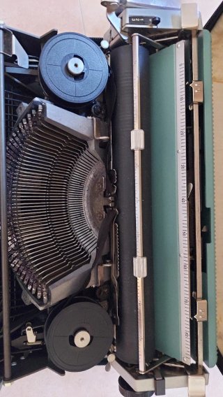 Máquina de escribir Olivetti Lettera 32