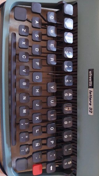 Máquina de escribir Olivetti Lettera 32