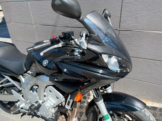 Yamaha FZ6 S Sportbike Negra y Plateada