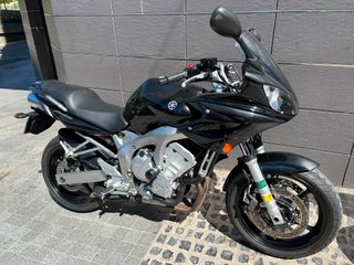 Yamaha FZ6 S Sportbike Negra y Plateada