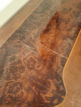 Aparador clásico de madera con cajón y armario