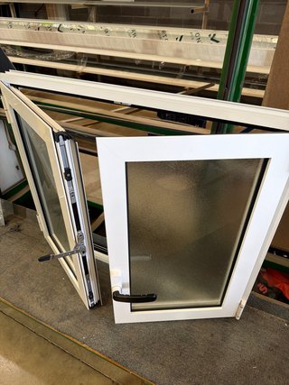 Ventana de aluminio blanca
