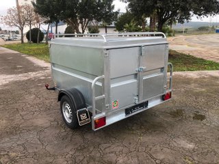 Remolque caja cerrada