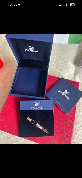 Pasador de corbata Swarovski negro y plata