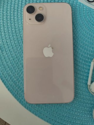 iPhone 13 256Gb ed. speciale rosa e auricolari.