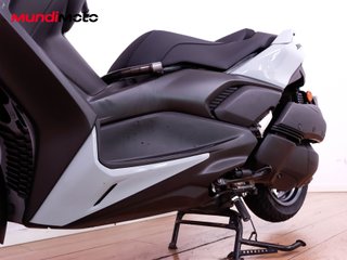 YAMAHA X-MAX 300