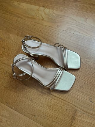 Tacones dorados tacón 6.5cm sin estrenar