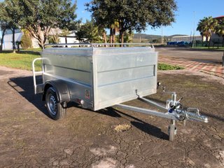 Remolque caja cerrada