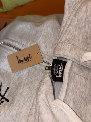 Sudadera Stussy Gris con Cremallera y Capucha