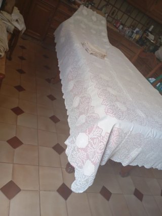 Mantelería Lagartera Bordada  toda deshilada  Mano