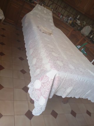 Mantelería Lagartera Bordada  toda deshilada  Mano
