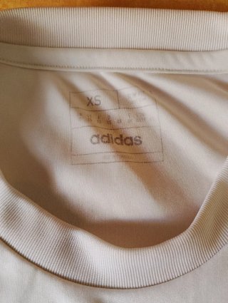 Conjunto deportivo Adidas Talla XS + 2 camisetas